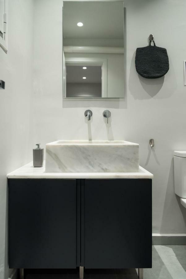 Central Cozy Studio With A Secret Garden Афины Экстерьер фото