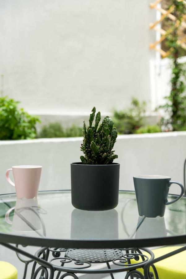 Central Cozy Studio With A Secret Garden Афины Экстерьер фото