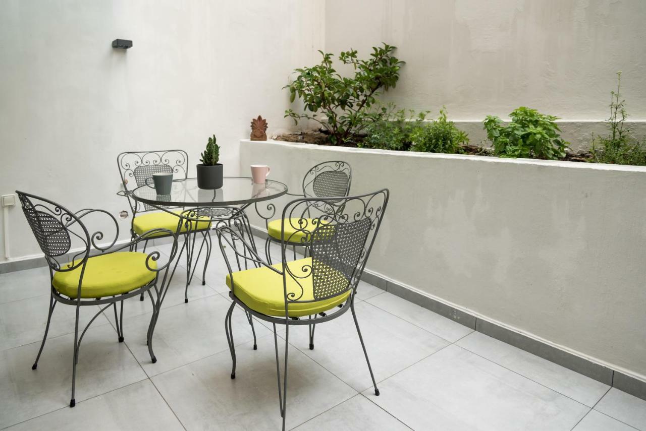 Central Cozy Studio With A Secret Garden Афины Экстерьер фото