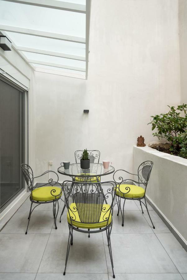 Central Cozy Studio With A Secret Garden Афины Экстерьер фото